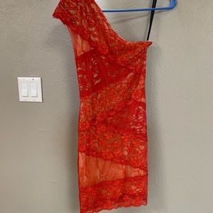 Size small Bebe EUC cocktail dress lace rust red